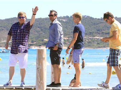 Elton John en vacances à Saint Tropez sans David Furnish
