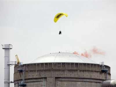 Greenpeace s'introduit dans la centrale nucléaire du Bugey