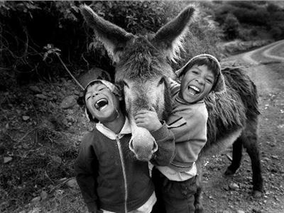 (Perú) Gonzalo y Celestino viven junto a su burro Chispa en Cuzco. 