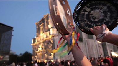 20 anni insieme per il “morso” della Taranta