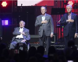 5 former US Presidents together for a good cause