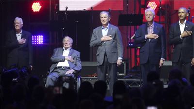 5 former US Presidents together for a good cause
