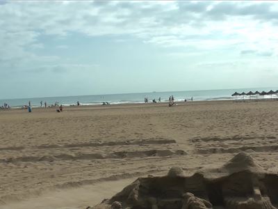 Alberto Duran, artista en la playa de la Malvarrosa en Valencia