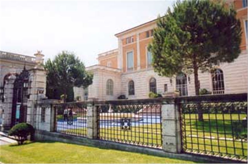 Alla ricerca di candidati per la posizione di Andrew W. Mellon Professor-in-Charge della Scuola di Studi Classici. 