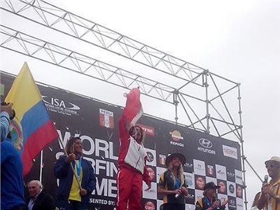 Analí Gómez logró el título mundial de surf al ganar el ISA 50 WSG 