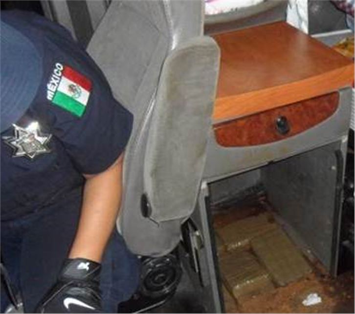 ASEGURA POLICÍA FEDERAL MÁS DE 50 PAQUETES CON COCAÍNA OCULTOS EN UN VEHÍCULO EN VERACRUZ