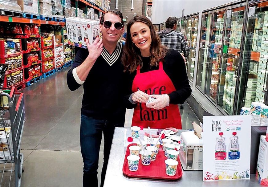 Beautiful Jennifer Garner surprised unsuspecting moms shopping for their little ones with samples of Once Upon A Farm Cold Pressed Organic Smoothies! 