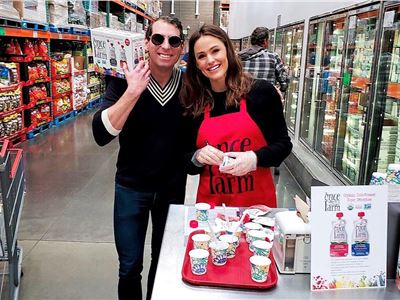 Beautiful Jennifer Garner surprised unsuspecting moms shopping for their little ones with samples of Once Upon A Farm Cold Pressed Organic Smoothies! 