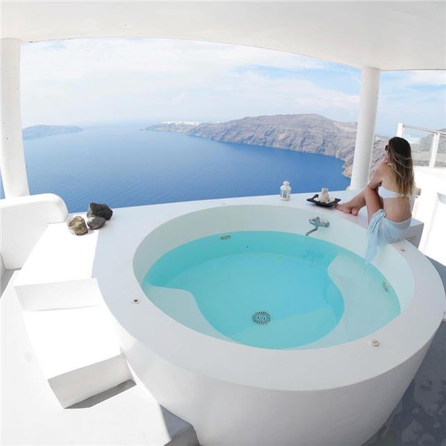 Belle D’Amour Offers Couture Lingerie, Made in the U.S.