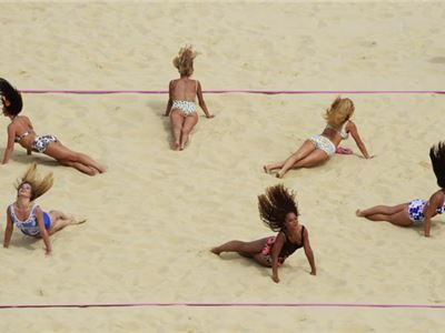 Cheerleaders in Olympic games: Beach volley 