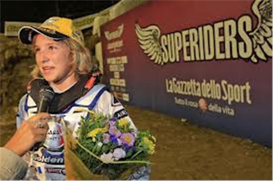 Chiara Fontanesi, 18 anni, italiana, e’ la nuova campionessa mondiale di Motocross.