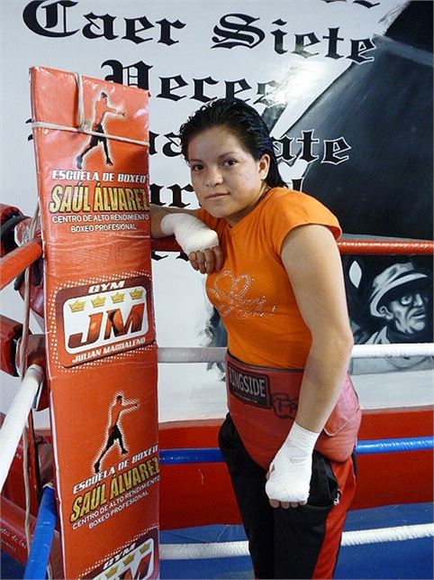 DISPUTAN NANCY FRANCO Y ANA ARRAZOLA CETRO MUNDIAL PAJA IBF