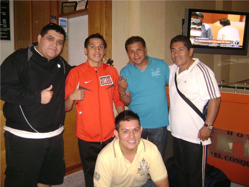 Édgar Sosa llega a Zitácuaro en plan amenazante, y asevera que noqueará a Giovanni Segura