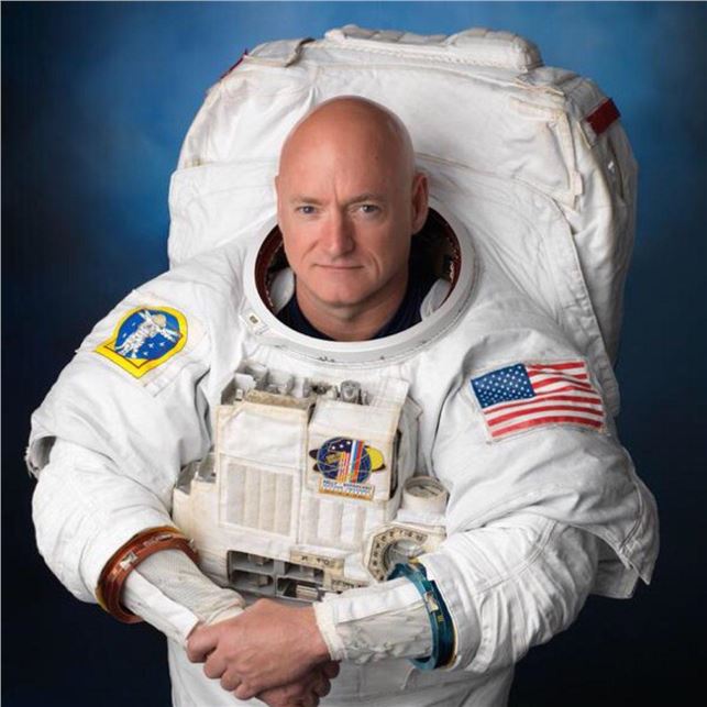 El astronauta Scott Kelly  ha crecido  5 cm tras pasar un año en el espacio