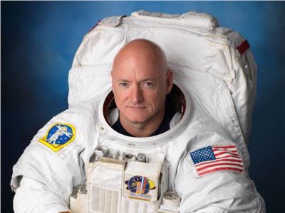 El astronauta Scott Kelly  ha crecido  5 cm tras pasar un año en el espacio