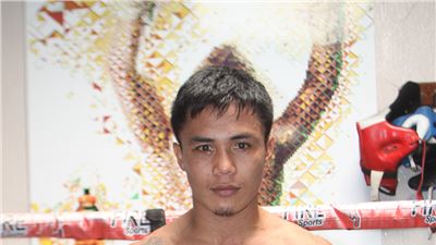 El Boxeador Filipino Denver Cuello luce perfecta figura fisica previo a su encuentro Vs. Ganigan Lopez