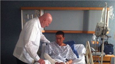 El Comisionado Nacional de Seguridad, Doctor Manuel Mondragón y Kalb visitó esta tarde a los 20 policías federales que resultaron lesionados durante los enfrentamientos con grupos delictivos en Michoacán