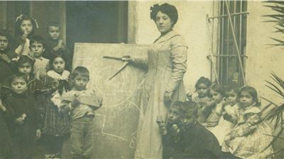 “Escoles i Mestres: dos siglos de historia y memoria en Valencia” en La Nau.   