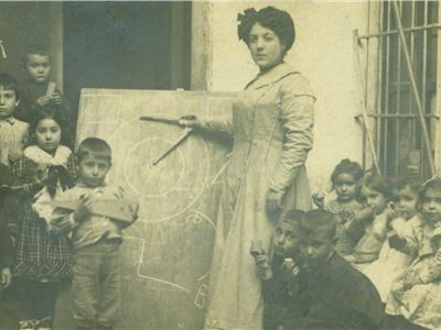 “Escoles i Mestres: dos siglos de historia y memoria en Valencia” en La Nau.   