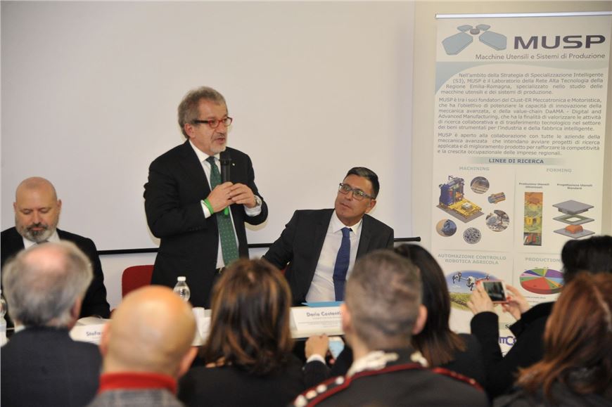 Governatore Roberto Maroni e l'autonomia: compartecipazione a gettito erariale vera novità