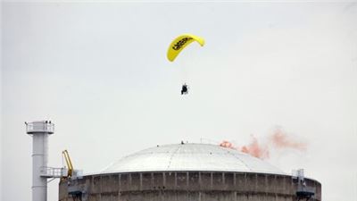 Greenpeace s'introduit dans la centrale nucléaire du Bugey
