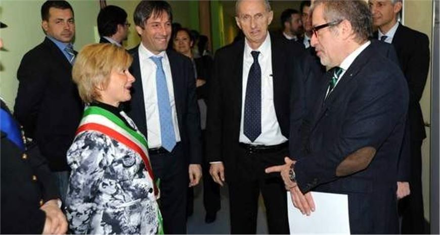 IL GOVERNATORE DI REGIONE LOMBARDIA ROBERTO MARONI HA INCONTRATO GLI STUDENTI DEL POLO FORMATIVO DEL LEGNO ARREDO DELLA BRIANZA