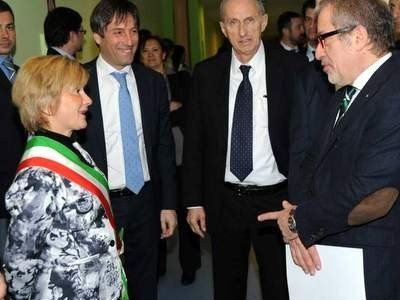 IL GOVERNATORE DI REGIONE LOMBARDIA ROBERTO MARONI HA INCONTRATO GLI STUDENTI DEL POLO FORMATIVO DEL LEGNO ARREDO DELLA BRIANZA