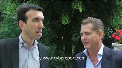 Il Ministro Martina presenta una card speciale per gli italiani residenti all'estero in occasione di Expo2015