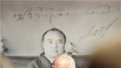 La conferencia “BUDISMO EN LA VIDA DIARIA” trató de las  enseñanzas dadas por el Buda hace más de 2,500 años, aplicadas en el día a día desde una perspectiva laica y práctica.