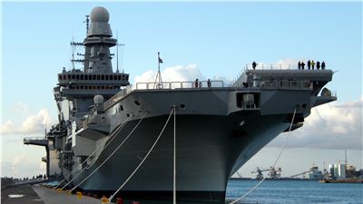 La portaerei della Marina Italiana Cavour e le eccellenze del legnoarredo insieme in un viaggio di cinque mesi