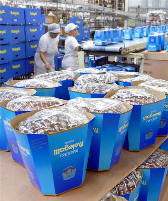 La storica Azienda veronese Melegatti ha riaperto le porte, al via di nuovo la produzione del famoso Pandoro!