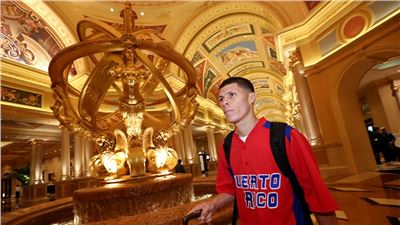 LLEGA A CHINA ROCKY MARTÍNEZ PARA DEFENDER SU TÍTULO ANTE DIEGO MAGDALENO ESTE SÁBADO