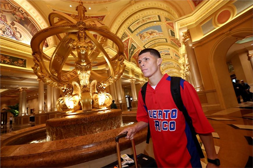 LLEGA A CHINA ROCKY MARTÍNEZ PARA DEFENDER SU TÍTULO ANTE DIEGO MAGDALENO ESTE SÁBADO