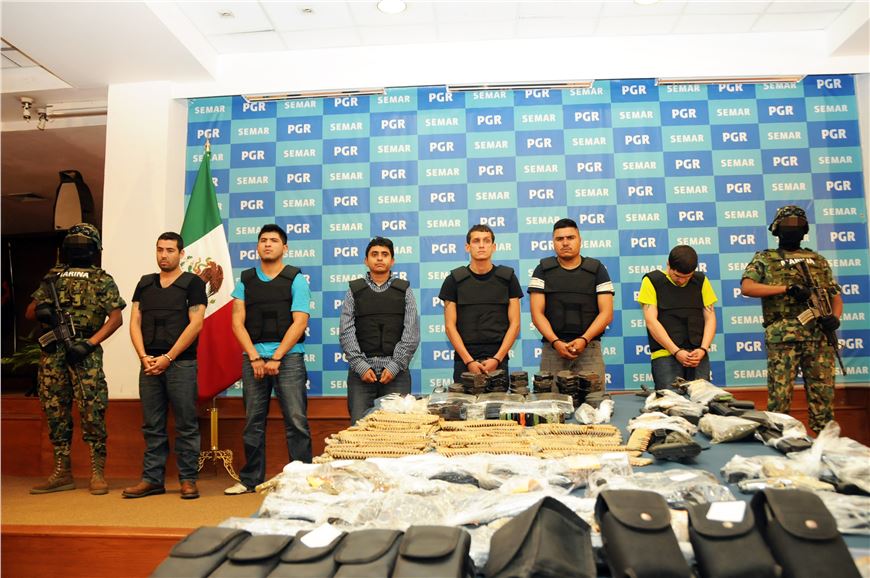 MARINA PRESENTA A SALVADOR ALFONSO MARTÍNEZ ESCOBEDO  Y/O CARLOS GARCÍA alias  Señor Ardilla