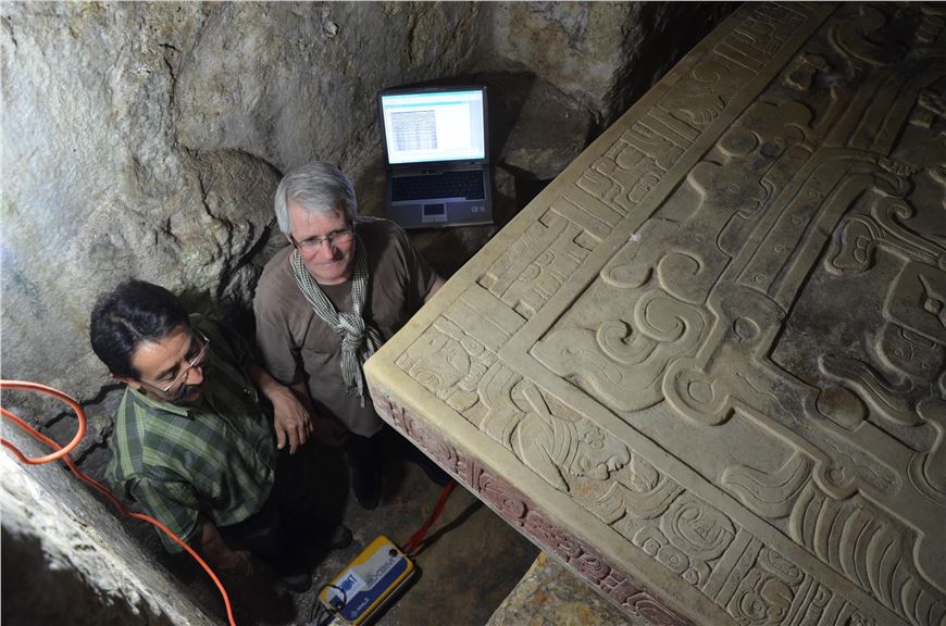 Mausoleo de Pakal  REALIZAN “ELECTROCARDIOGRAMA” A PIRÁMIDE DE PALENQUE 