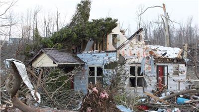 Midwest devastato da piu’ di 80 tornado: una strage