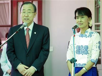ONU Secretary-General  Ban Ki-moon praises Myanmar opposition chief Suu Kyi for political compromise