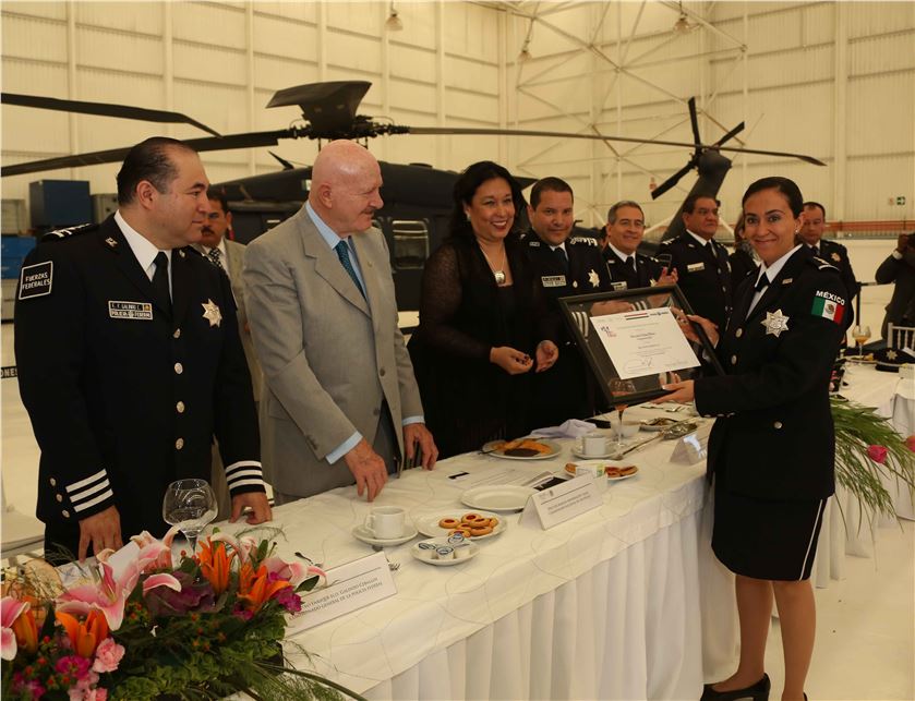 OR SU SERIEDAD, HONESTIDAD, ESFUERZO Y COMPROMISO LA MUJER PONE EL EJEMPLO EN LA POLICÍA FEDERA