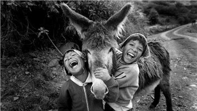 (Perú) Gonzalo y Celestino viven junto a su burro Chispa en Cuzco. 