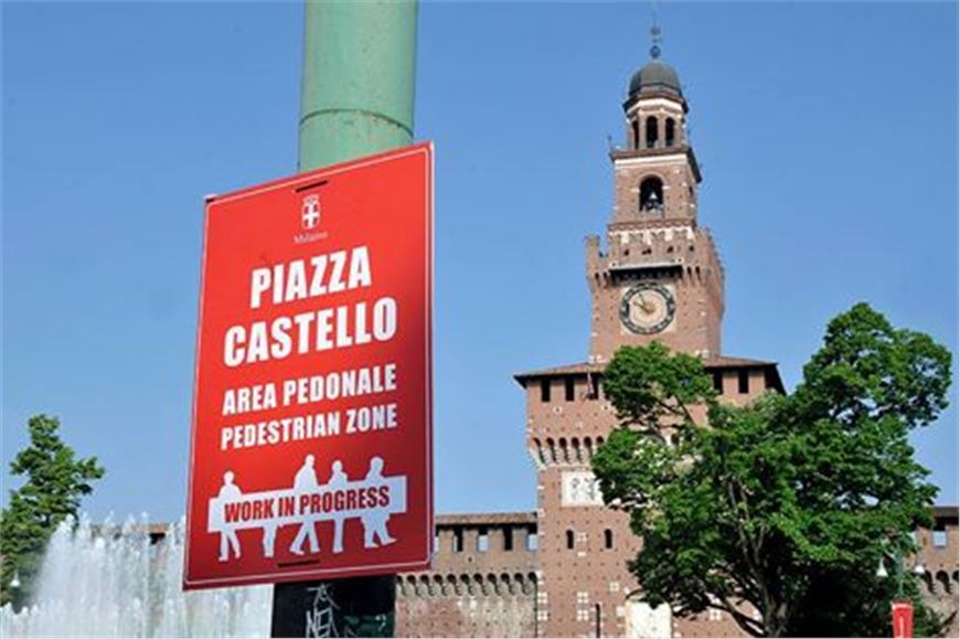 Piazza del Castello Sforzesco e le nuove idee di verde, illuminazione, colore e arredo 