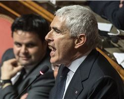 Pier Ferdinando Casini contra el Gobierno. Italia tiene que ayudar firmemente el pueblo venezolano apoyando Guaidó.