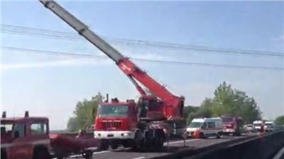Pullman esce di strada sulla A13 Bologna-Padova.