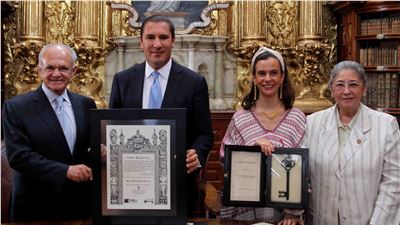 RECIBE MARÍA ISABEL GRAÑÉN LA “CLAVIS PALAFOXIANUM