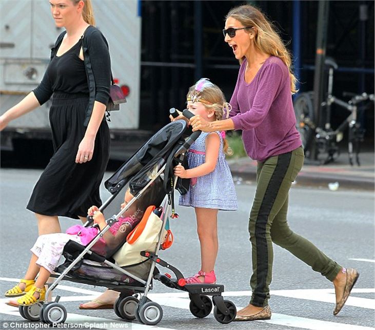 Sarah Jessica Parker  transforms from Fashion Week star to doting mother.