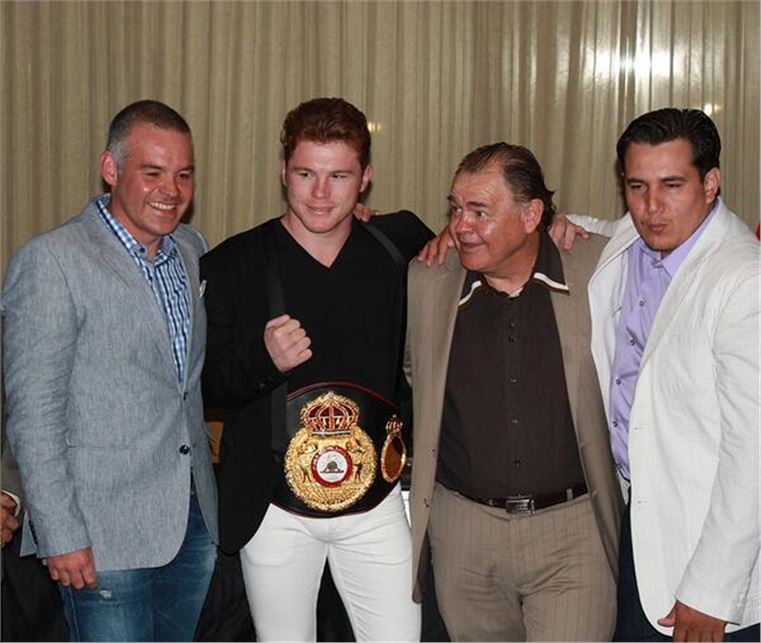 SAUL “CANELO” ALVAREZ RECIBE CINTURON SUPERWELTER AMB