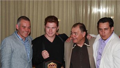 SAUL “CANELO” ALVAREZ RECIBE CINTURON SUPERWELTER AMB