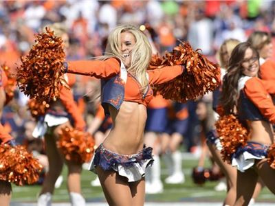 Sports USA, the challenge of the cheerleaders in the stadiums of football