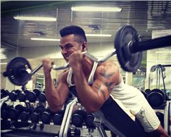 SUN IS OUT GUN OUT - MY BICEPS ROUTINE.