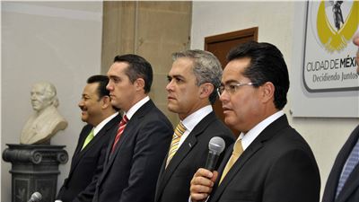 Transcripción de la conferencia de prensa que ofreció el Jefe de Gobierno del Distrito Federal, Dr. Miguel Ángel Mancera, acompañado del secretario de Gobierno del DF, Héctor Serrano Cortés 
