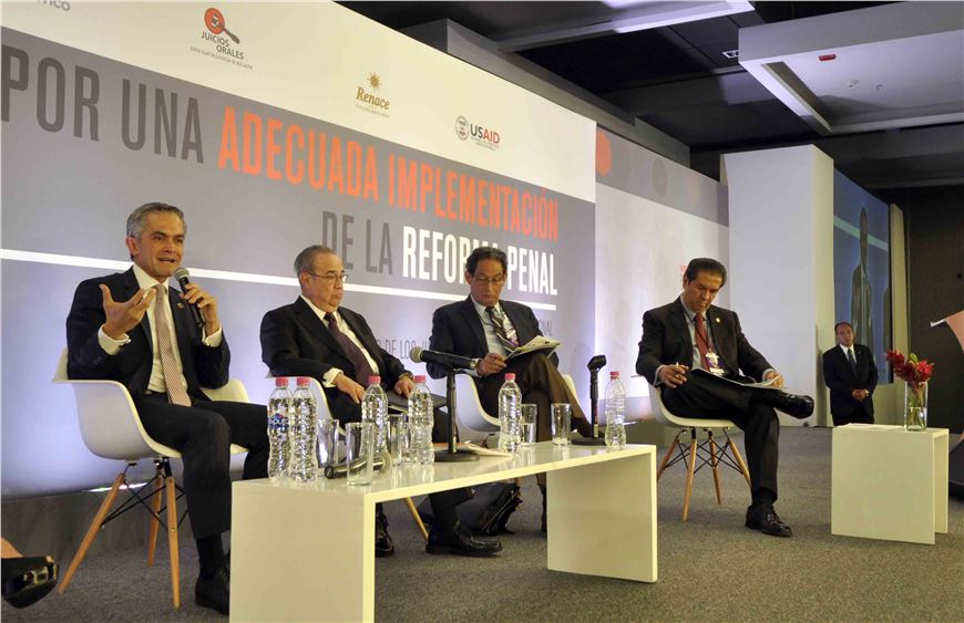 Transcripción de la entrevista realizada al Jefe de Gobierno del Distrito Federal, Dr. Miguel Ángel Mancera